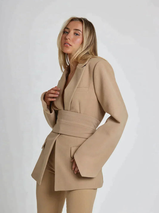 Kira Damenblazer mit Gürtel – Stilvoller Schnitt für Vielseitige Outfits 1