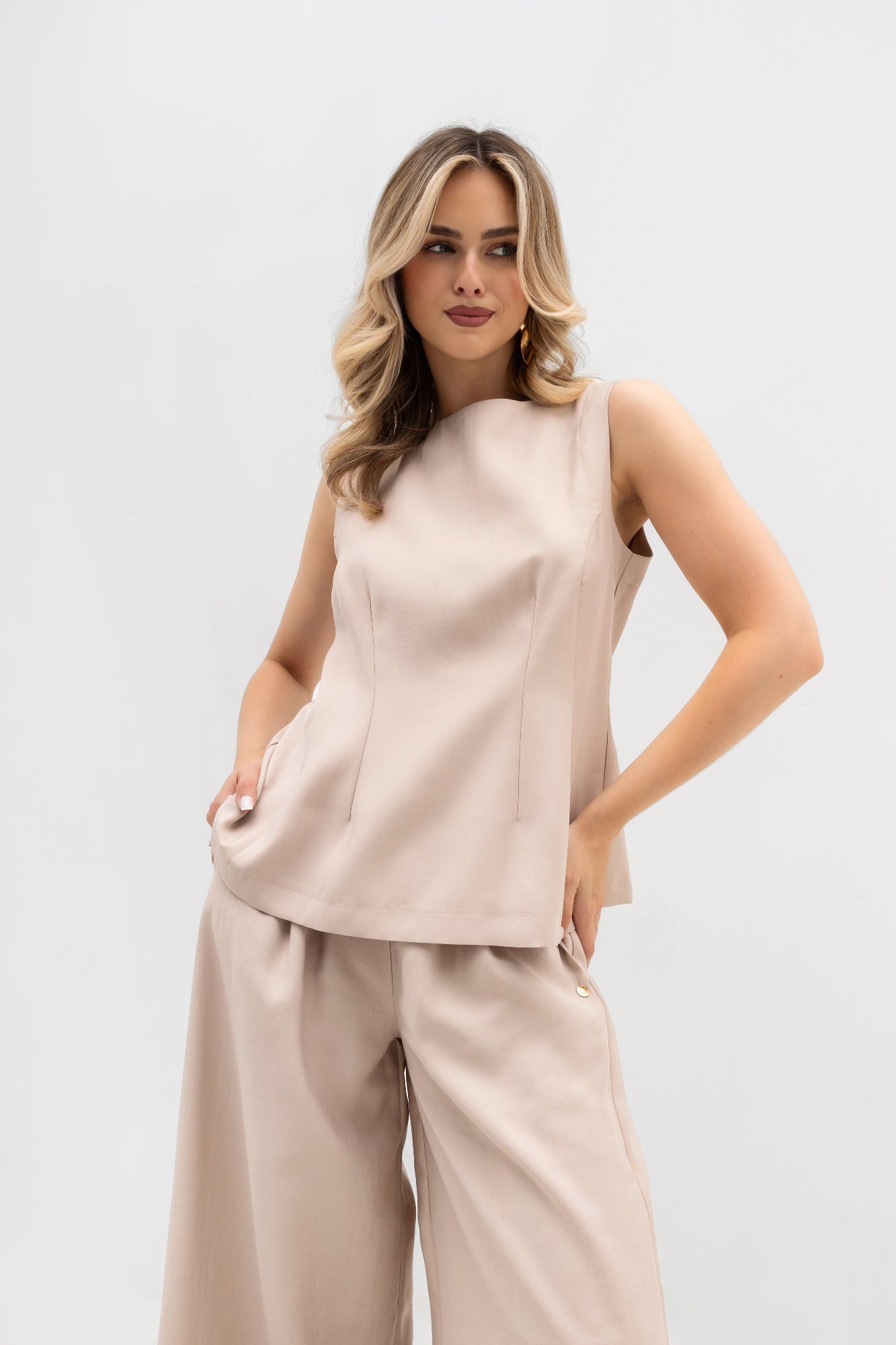 Mira Women's Wide Leg Trousers – Elegant Pleats for Effortless Style 10