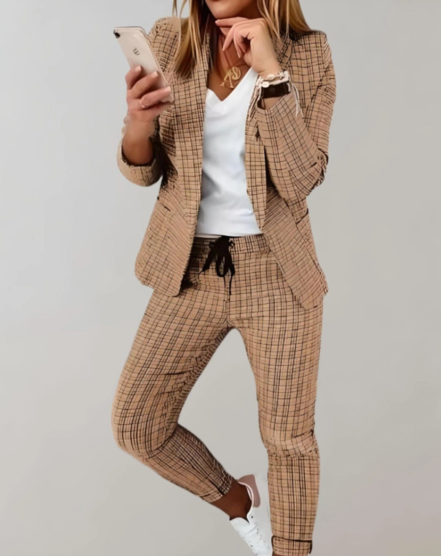 Nora Women's Suit Set – Tailored Jacket and Trousers for Office Elegance 6