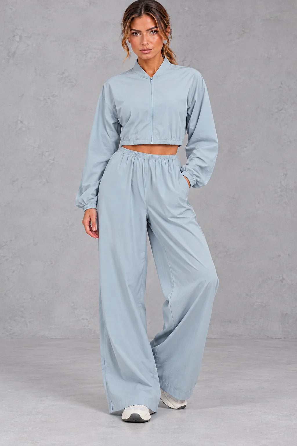 Set Women - Cropped Zip-Up Jacket and Wide Leg Trousers