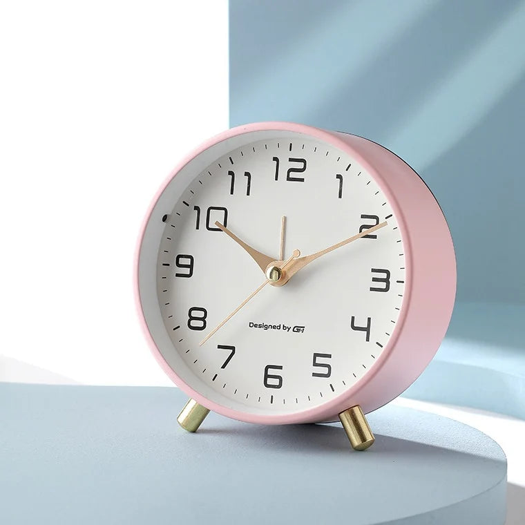 Silent Table Clock – Scandinavian design, minimalist metal