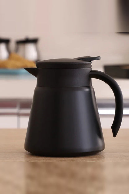 Insulated Carafe 880 ml – Drip-Free Thermos Jug