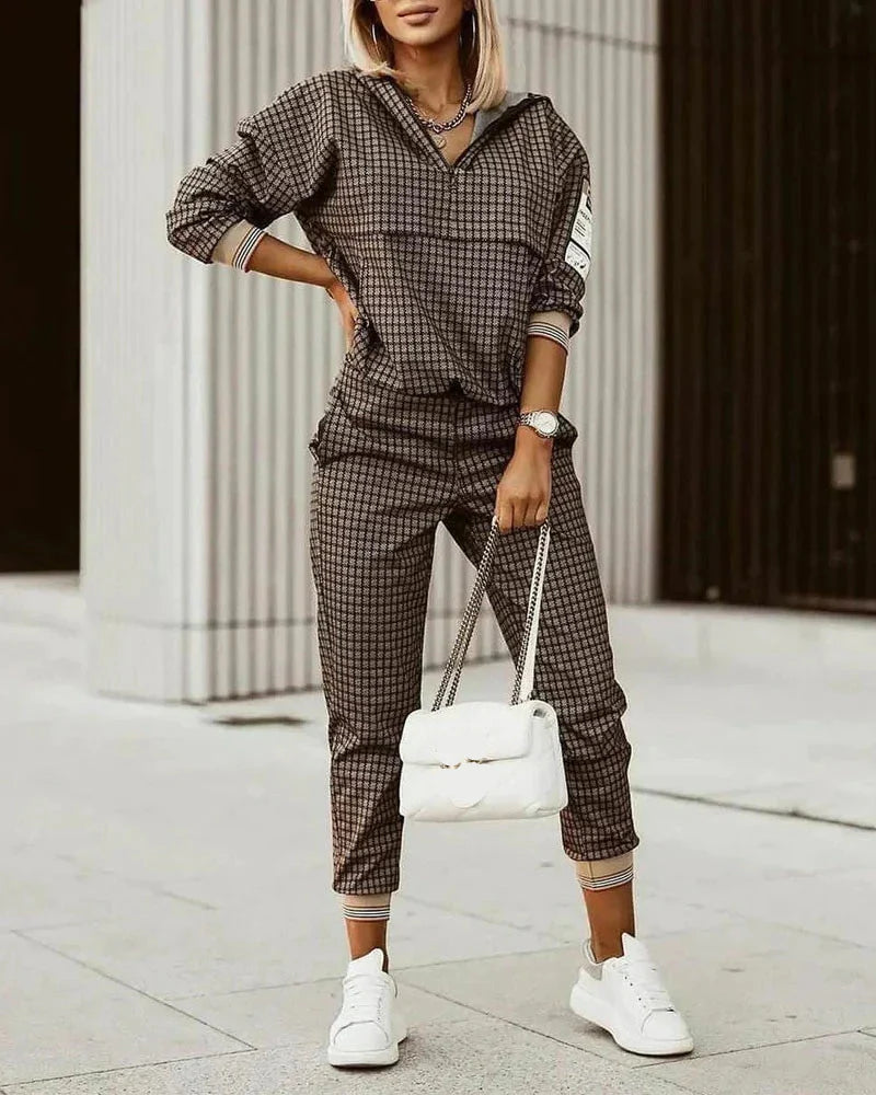 Breezy Women's Checkered Jogger Set – Stylish Comfort for Casual Outings 3