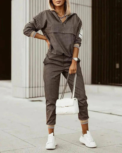 Breezy Women's Checkered Jogger Set – Stylish Comfort for Casual Outings 3