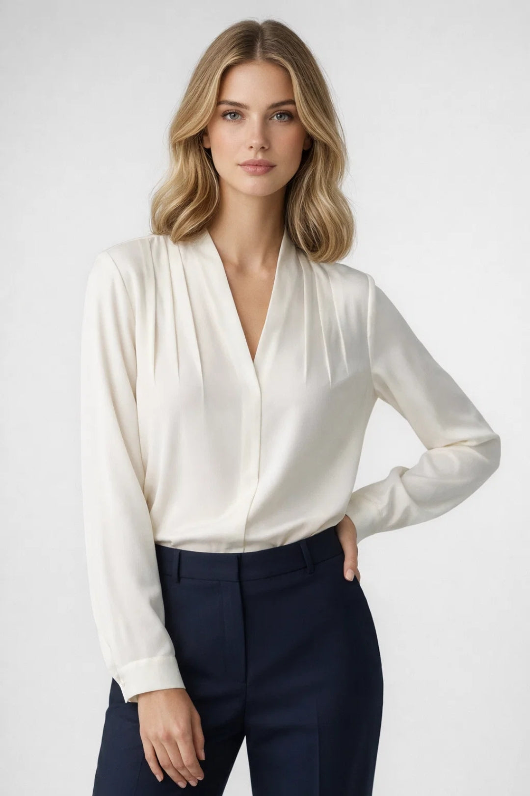 Lina Damenbluse – Eleganter V-Ausschnitt für Stil und Komfort 0