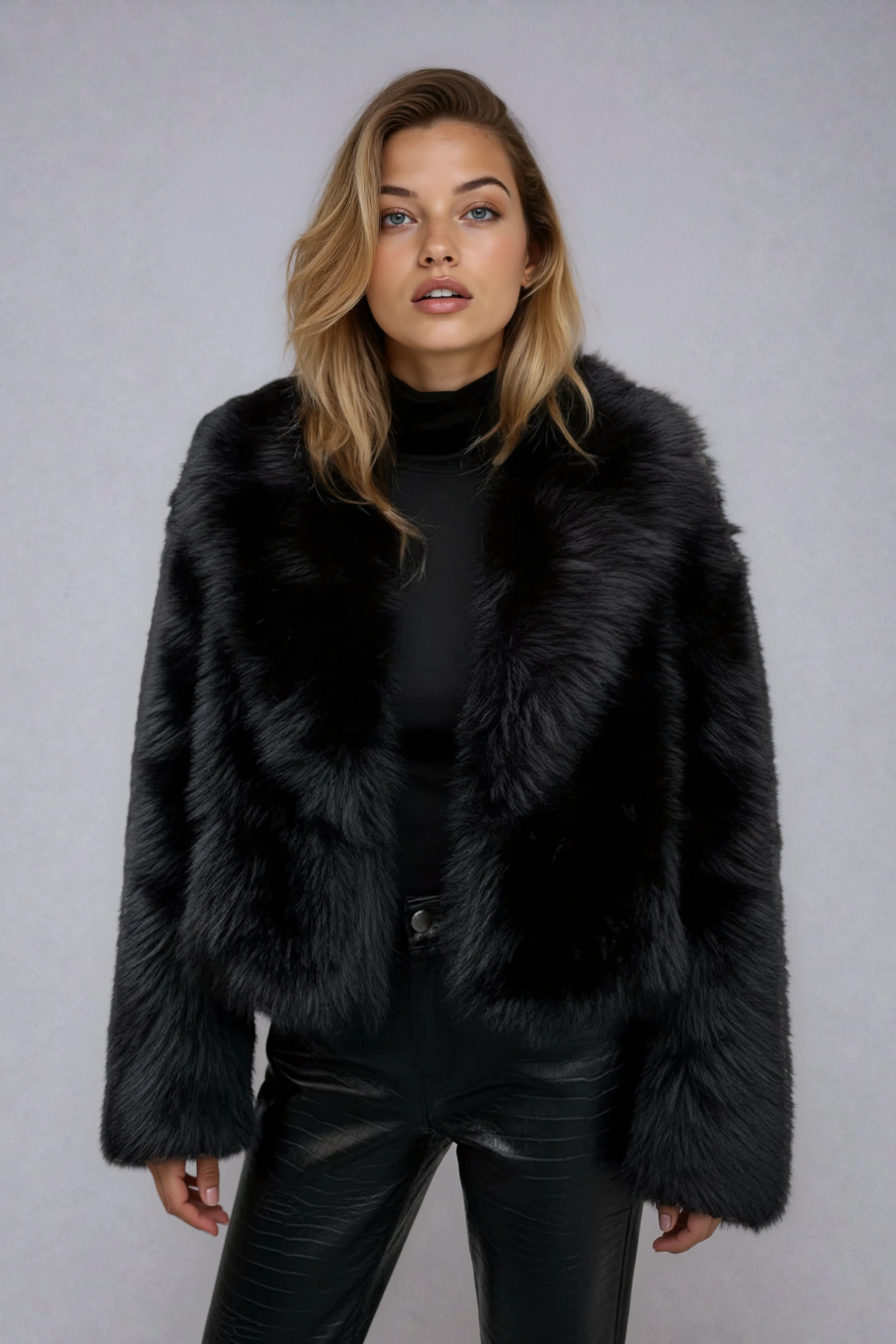 Luna Damenjacke – Elegante Kurzjacke mit Federn für Partys 4