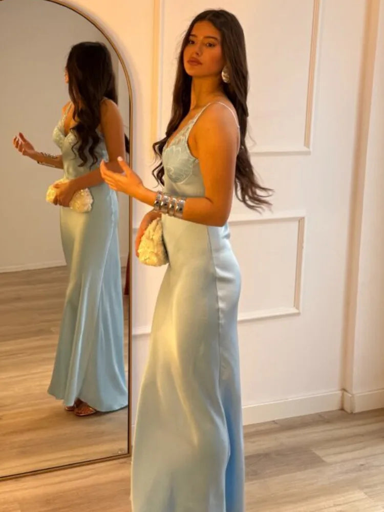 Luxe Women's Elegant Maxi Dress – Lace Detailing for Special Occasions 3