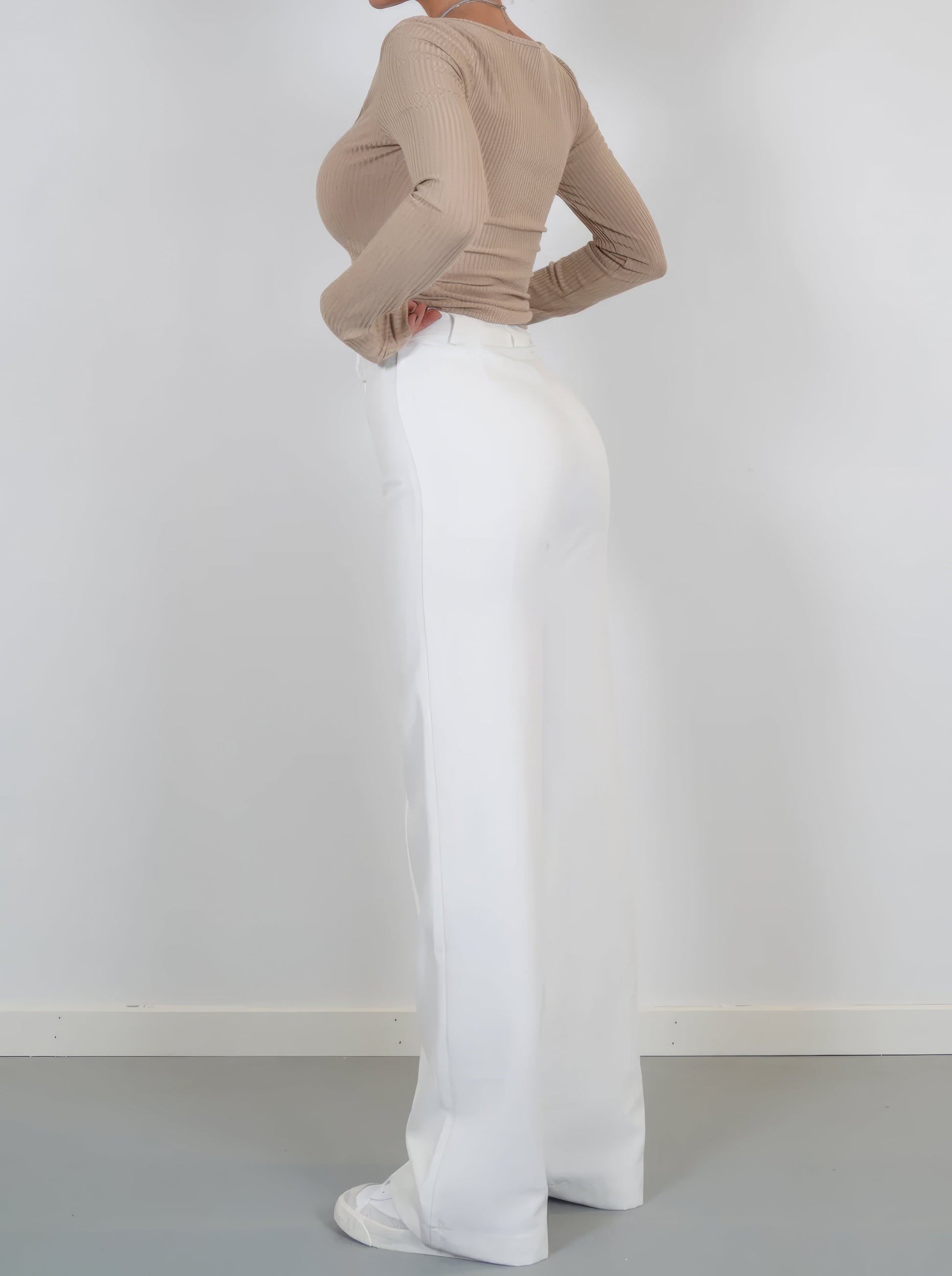 Luxe Women's Wide Leg Pants – Chic Comfort for Any Occasion 3