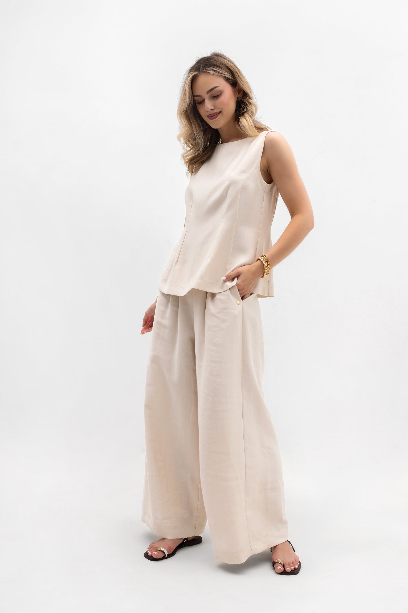 Mira Women's Wide Leg Trousers – Elegant Pleats for Effortless Style 11