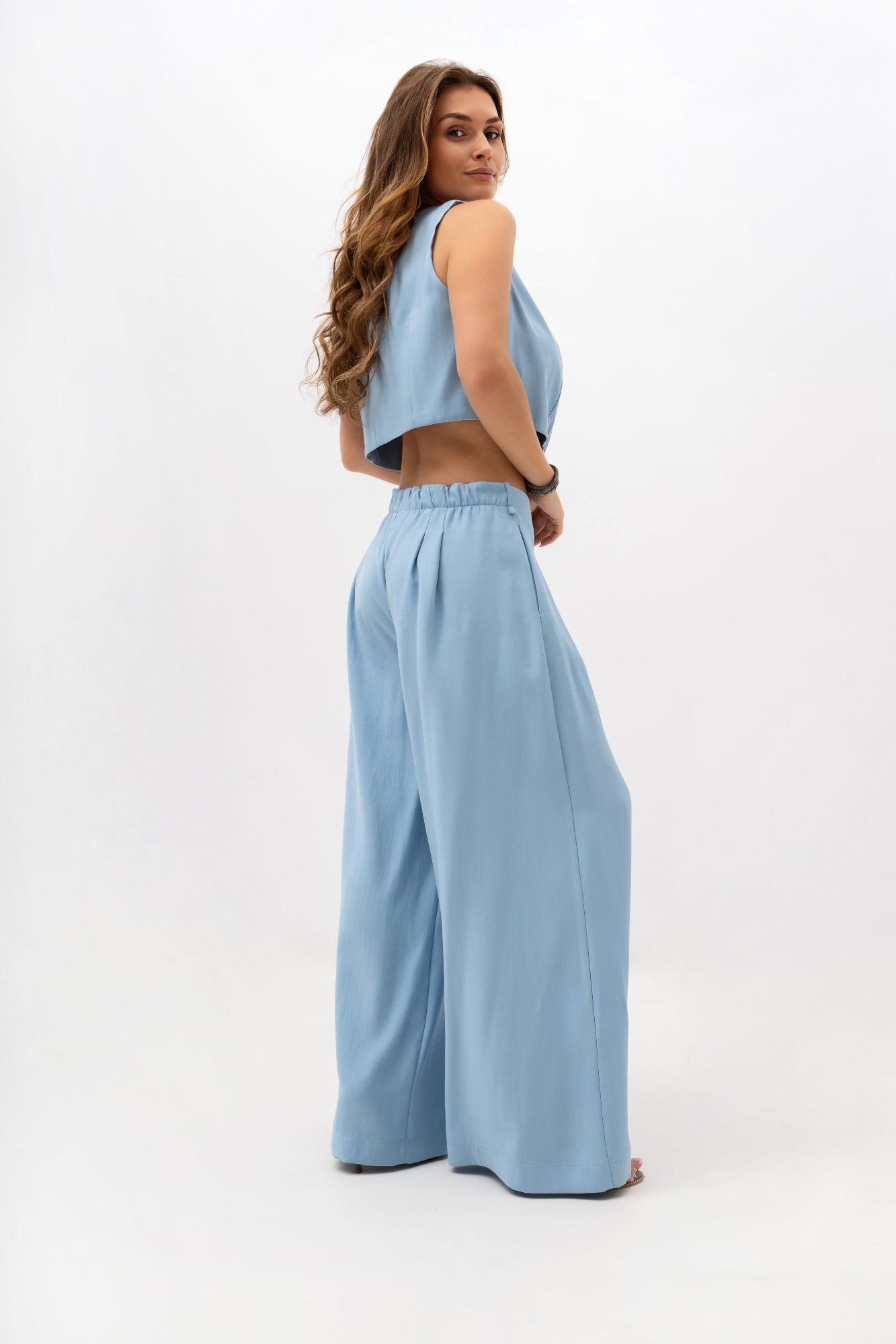 Mira Women's Wide Leg Trousers – Elegant Pleats for Effortless Style 2
