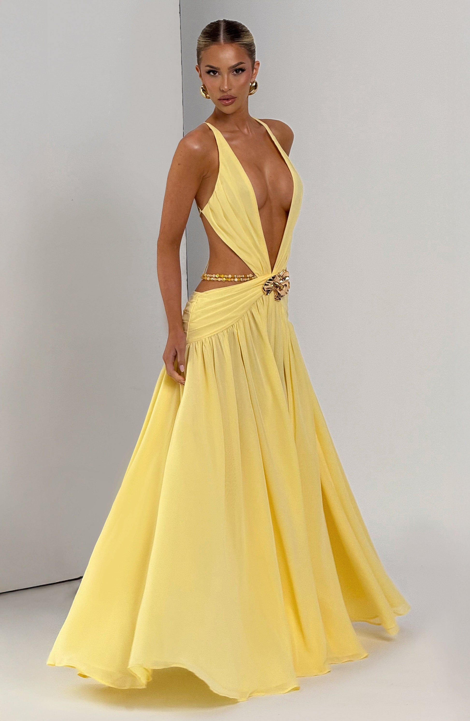 Mireya Women's Maxi Dress – Deep Plunging Neckline for Elegant Evenings 4