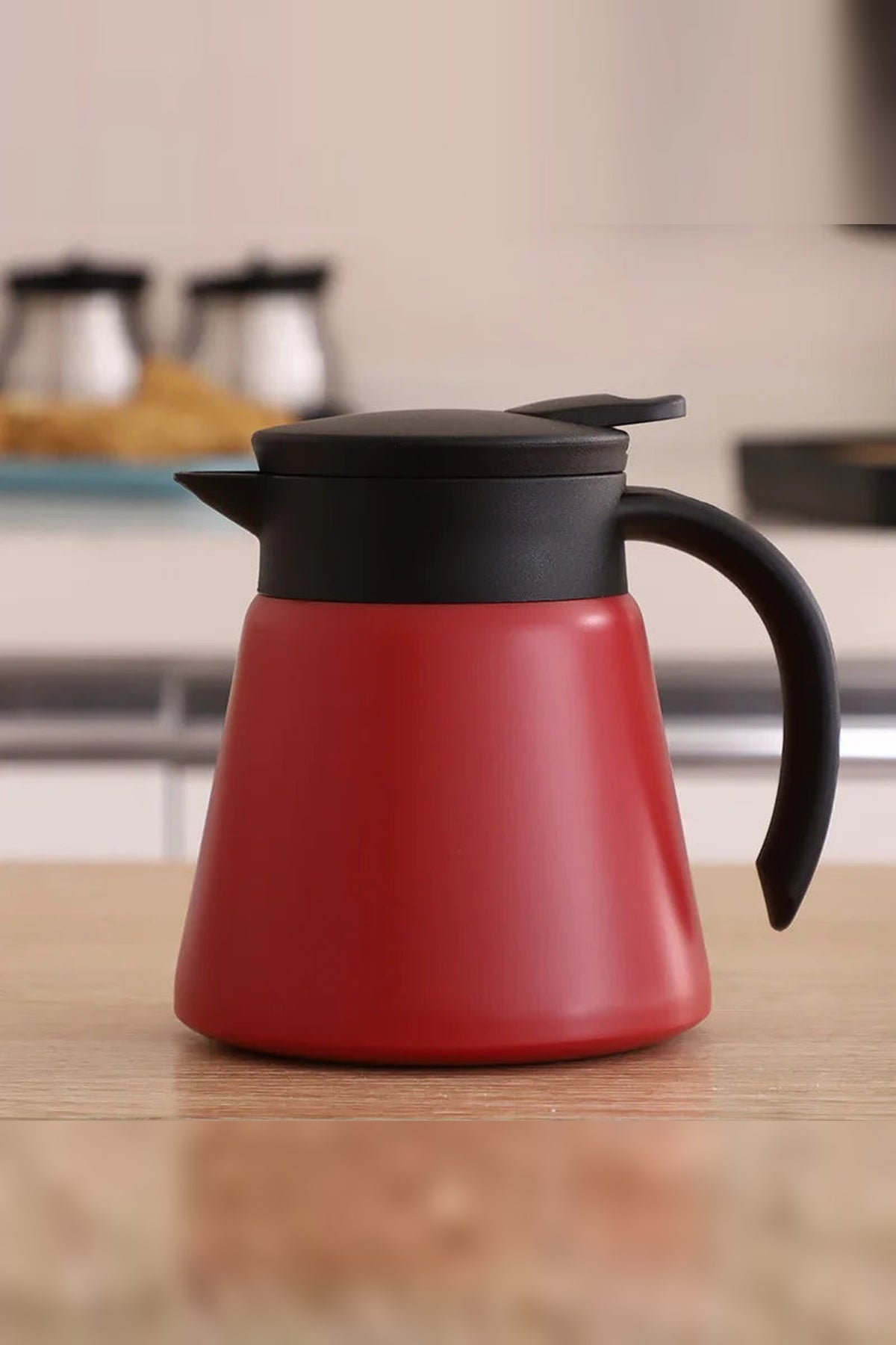 Insulated Carafe 880 ml – Drip-Free Thermos Jug