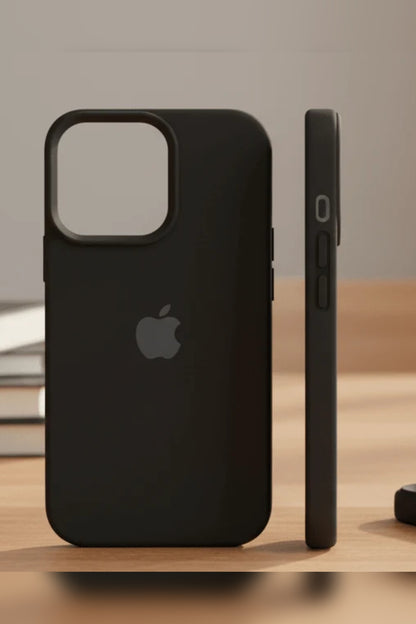 Magnetic Silicone Case – soft-touch finish, slim profile, nine colours