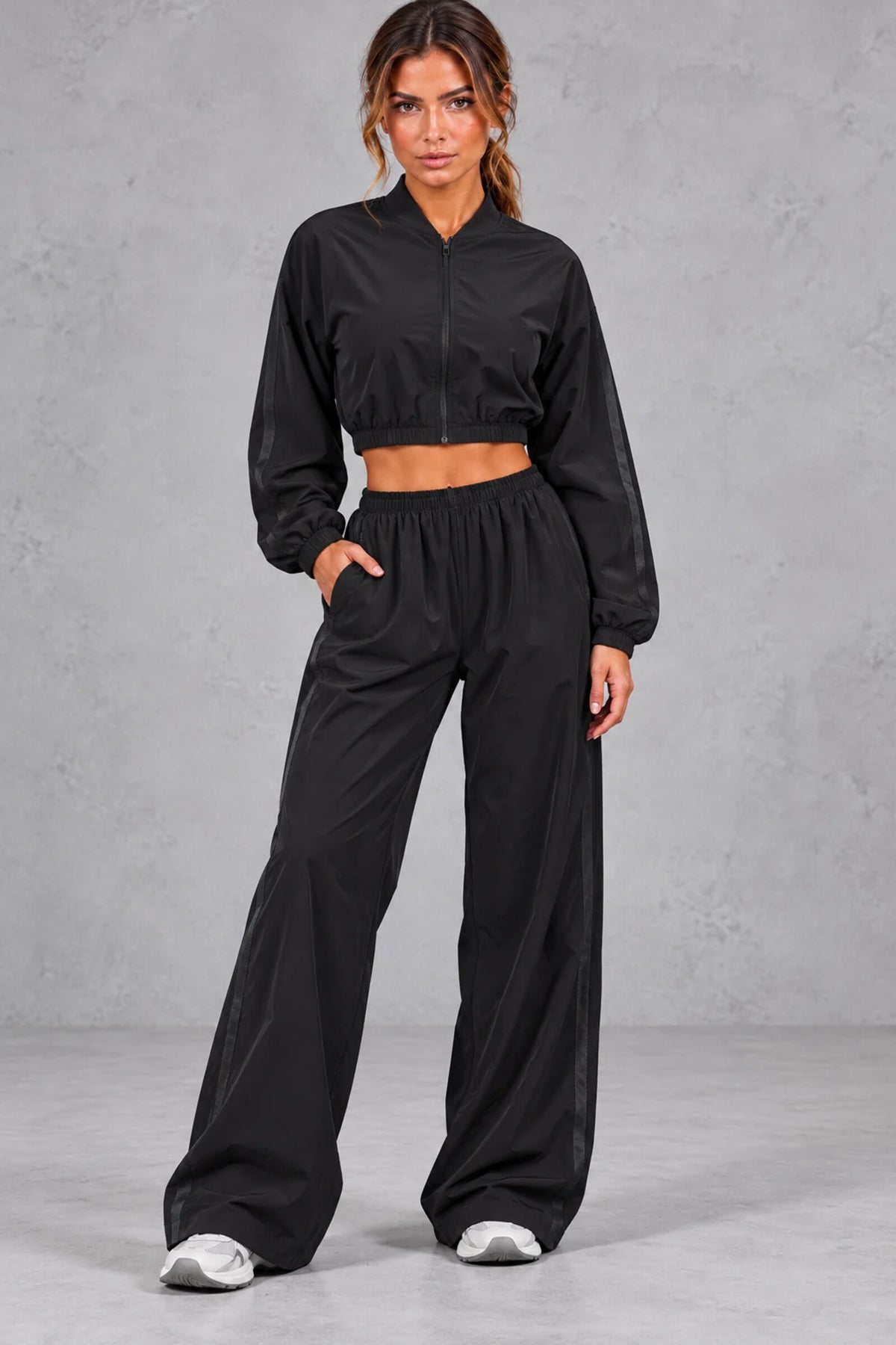 Set Women - Cropped Zip-Up Jacket and Wide Leg Trousers