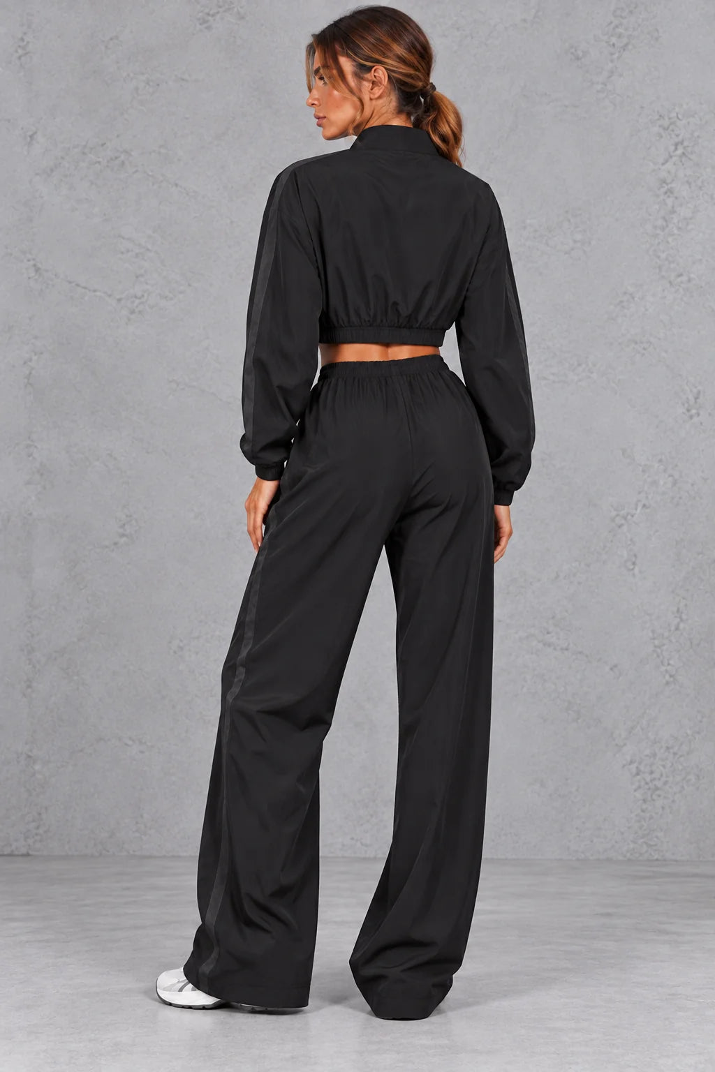 Set Women - Cropped Zip-Up Jacket and Wide Leg Trousers