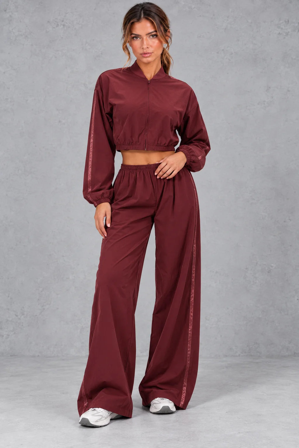 Set Women - Cropped Zip-Up Jacket and Wide Leg Trousers