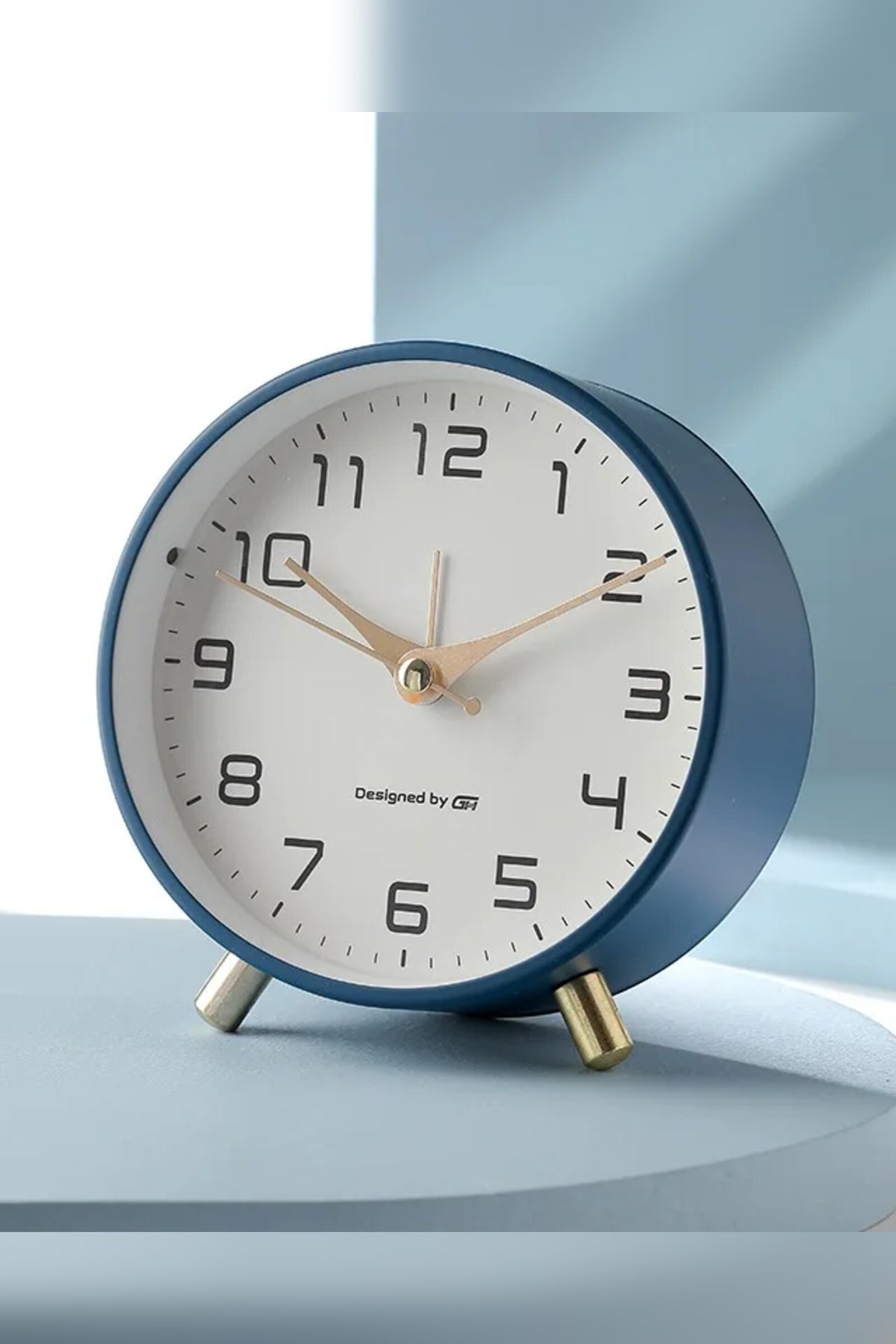 Silent Table Clock – Scandinavian design, minimalist metal