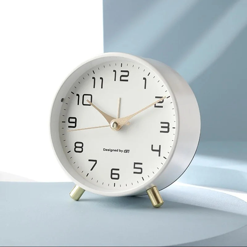 Silent Table Clock – Scandinavian design, minimalist metal