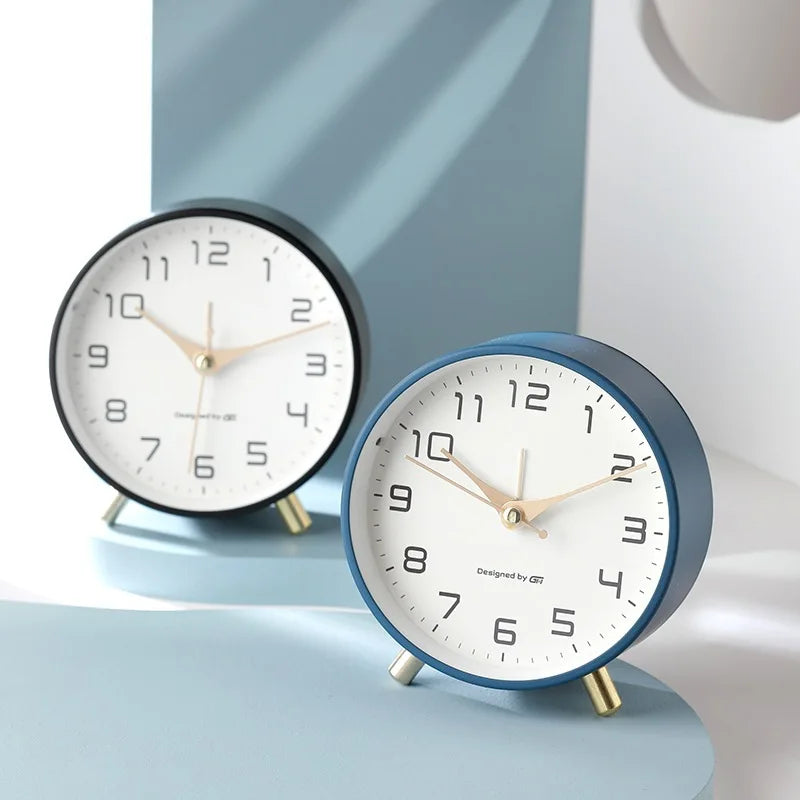 Silent Table Clock – Scandinavian design, minimalist metal