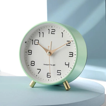 Silent Table Clock – Scandinavian design, minimalist metal
