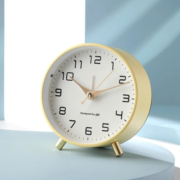 Silent Table Clock – Scandinavian design, minimalist metal