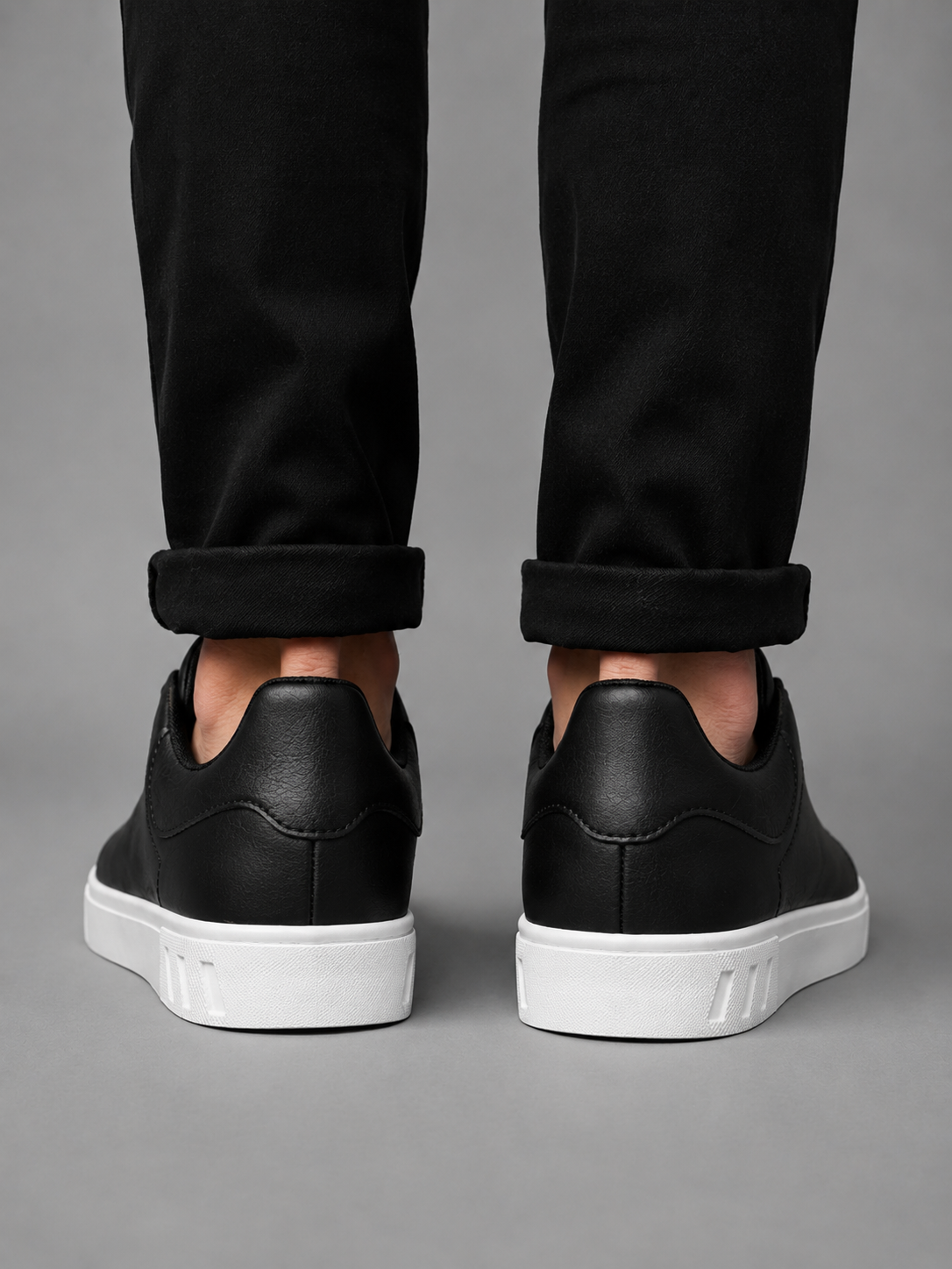 Sneakers Men - Lace-Up Low Top Trainers with Cushioned Sole