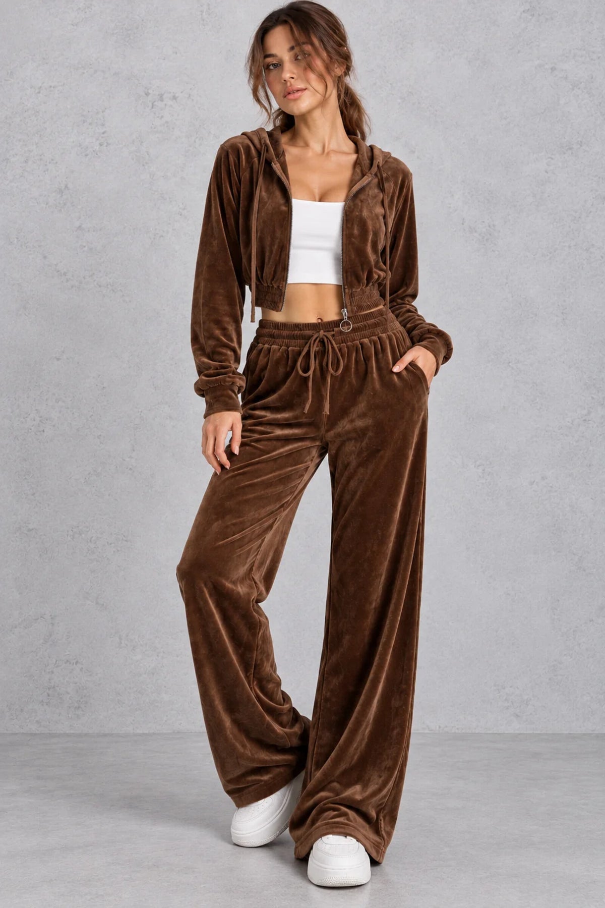 Tracksuit Women - Velvet Cropped Set with Hood and Wide Leg