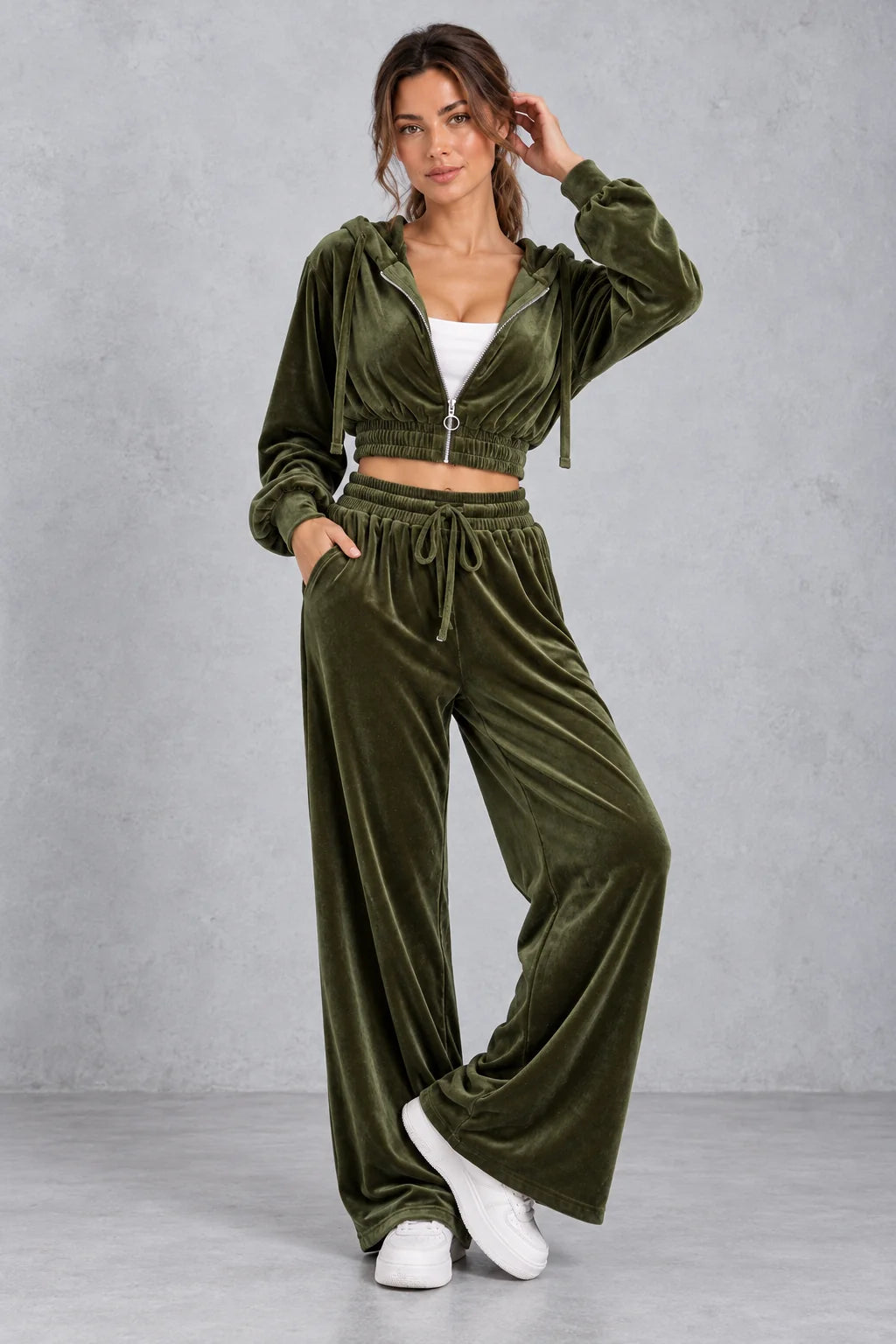 Tracksuit Women - Velvet Cropped Set with Hood and Wide Leg