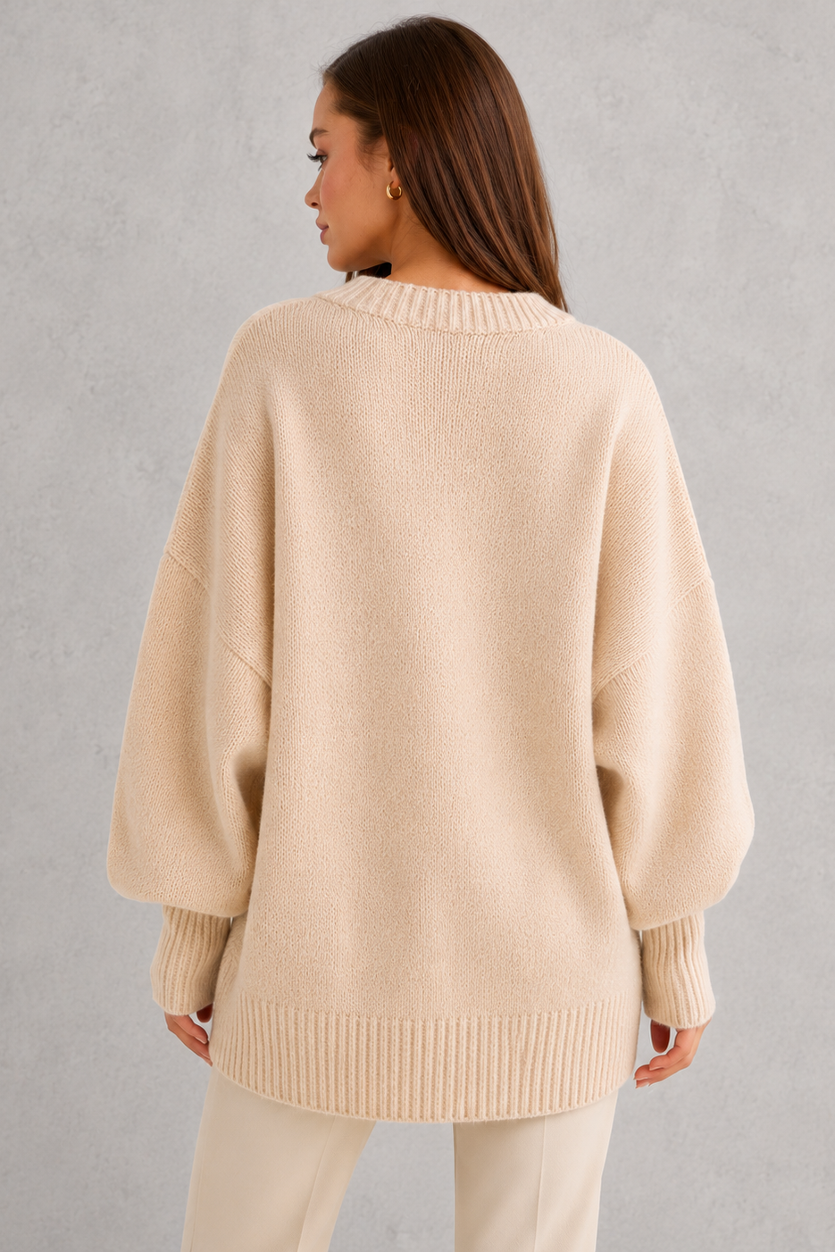 Sweater Women - Oversized Crew Neck Jumper with Asymmetric Hem